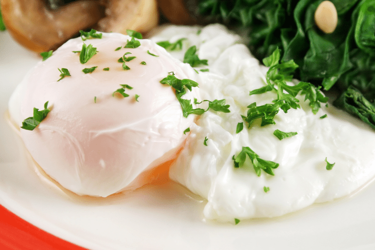 can you microwave poached eggs